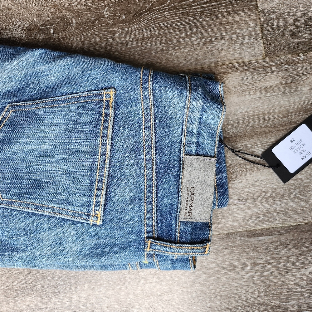 Women's blue jeans size 28